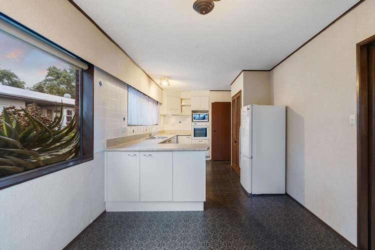 32 Triangle Road Massey_16