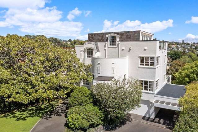 Flippers miss out as iconic Auckland mansion sells for $7m