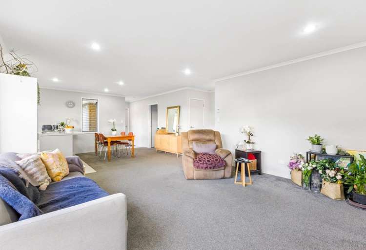 11 Captain Mitchell Drive Papakura_4