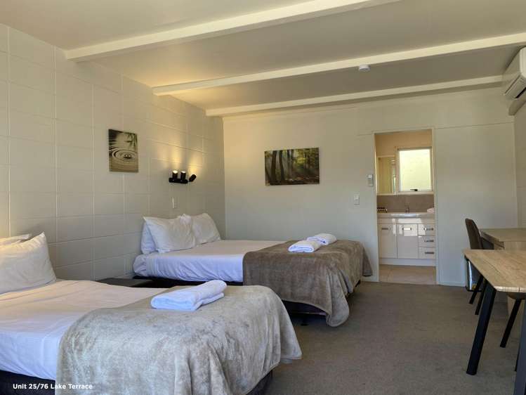 25 and 31/76 Lake Terrace Taupo_8