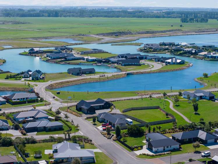 27 Bridgewater Quay Lake Hood_10