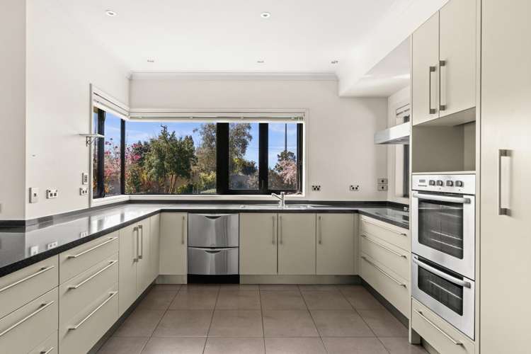 566 Lyndhurst Road Frimley_8