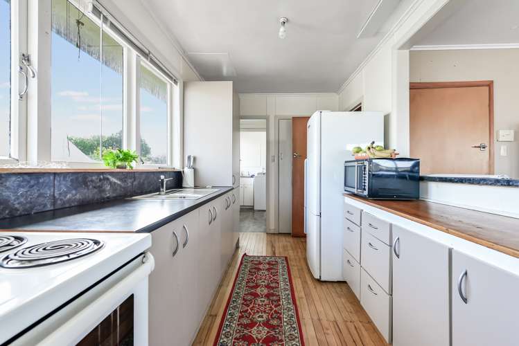 142 Tuhikaramea Road Dinsdale_17