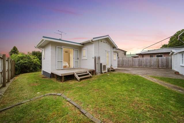 Charming 3-Bedroom Weatherboard Bungalow