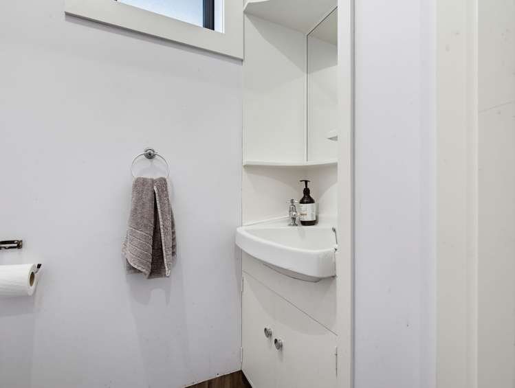 25 & 27 Totara Street Kaka Point_26