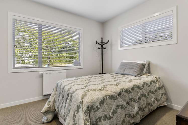 25 Chateau Crescent Rangatira Park_25