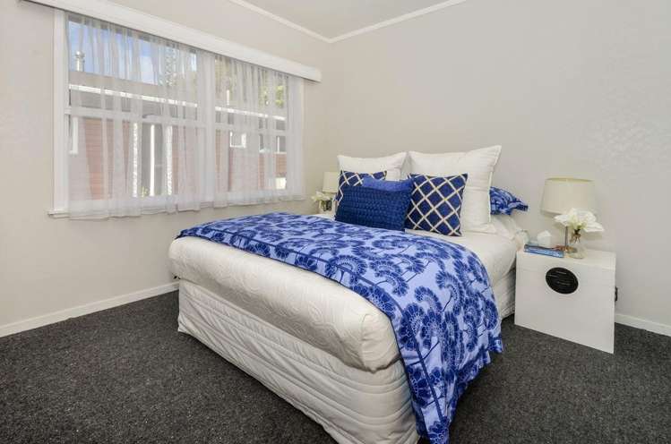 2/12 Downing Street Glenfield_7