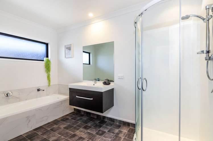 17 Noumea Drive Rangatira Park_6