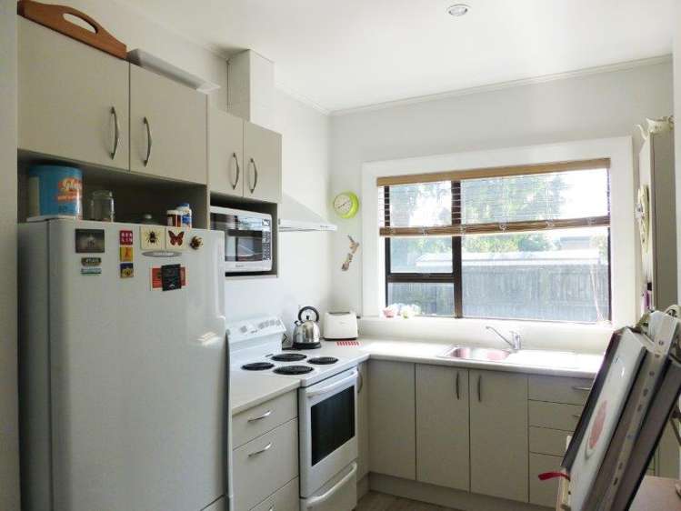 335 Breezes Road Aranui_11