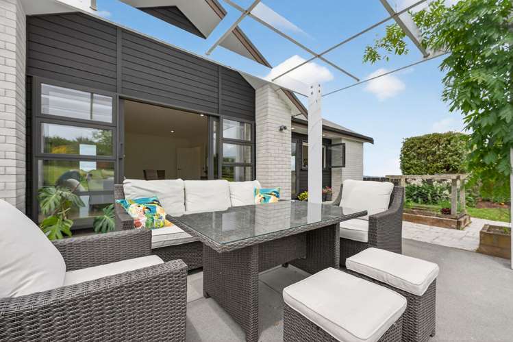 2 Lawrence Carter Drive Bombay_36