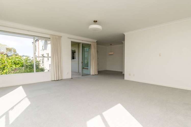 3/7 The Parade 1787_2