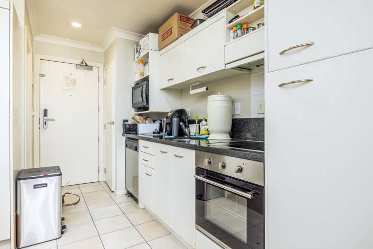 10p/100 Greys Avenue Auckland Central_10