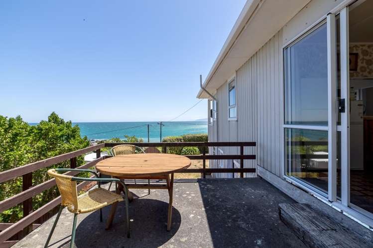 44 Seaview Avenue Cape Palliser_10