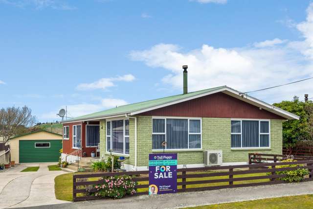 Generous Home and Garaging on Glendale Crescent