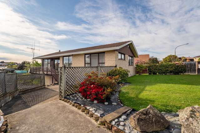 1970s Solid Home in the Gleniti Zone