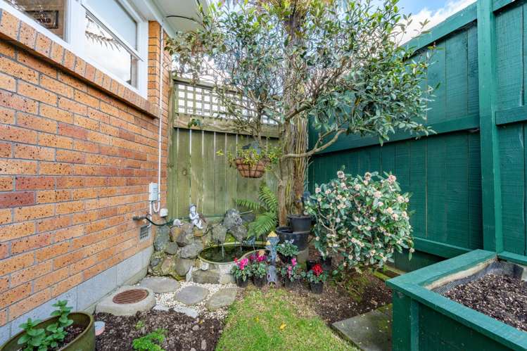 49 Garden Heights Avenue Glenview_17