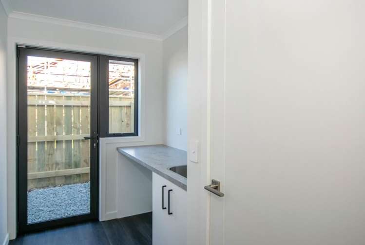 17 Harvard Road Burleigh_14