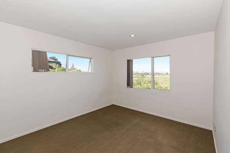 31 Riverglade Parkway Te Atatu South_8