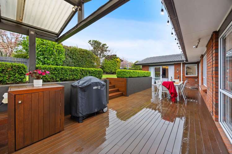 6 Camira Place Botany Downs_13