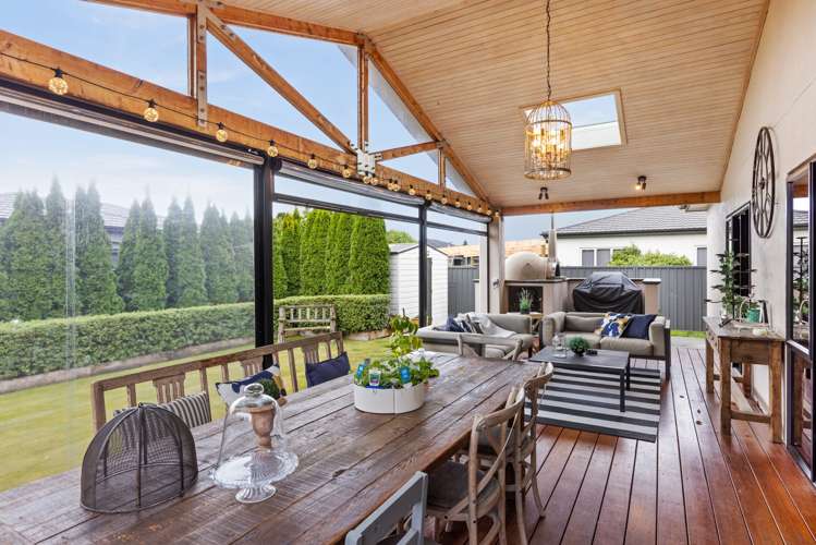 19 Heynes Place Clive_15