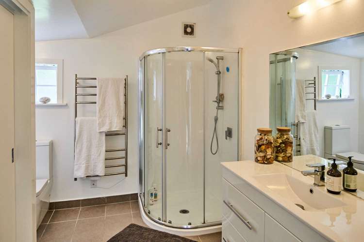 3 Mackenzie Road Eastbourne_18