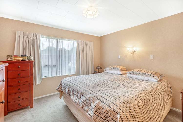 5 Chertsey Court Roslyn_8