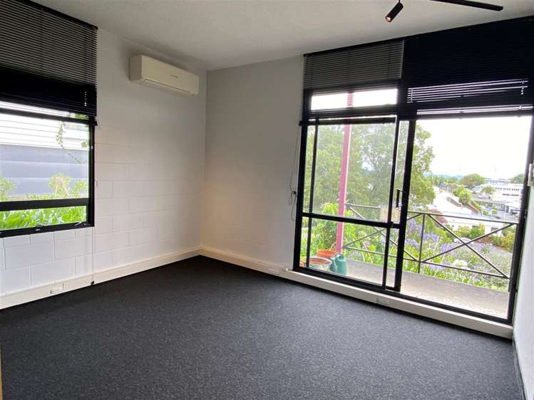 Unit 1 at 36 Thackeray Street Hamilton_2