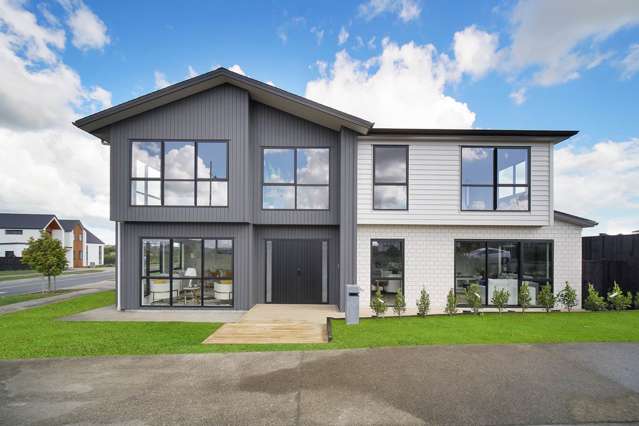 A Masterpiece of Modern Design with Granny Flat