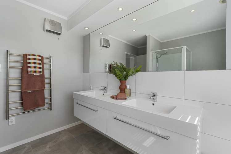 5 Aotearoa Terrace Murrays Bay_23