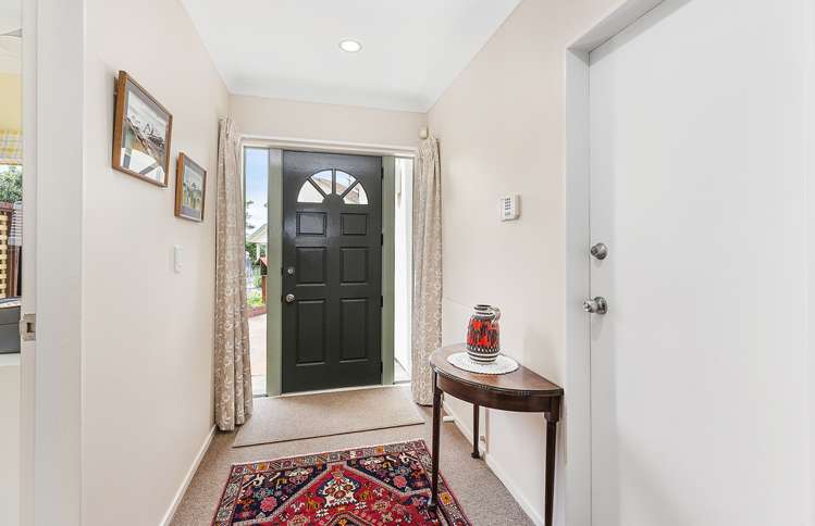 2/33 Box Hill Khandallah_11