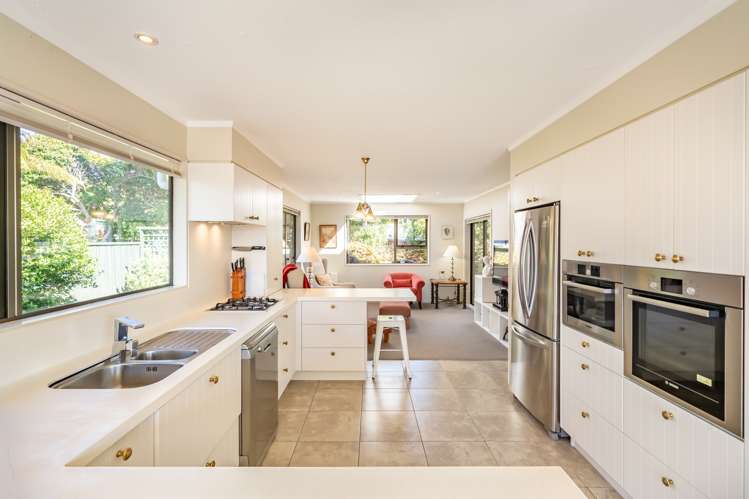 15 Longitude Place Whitby_13