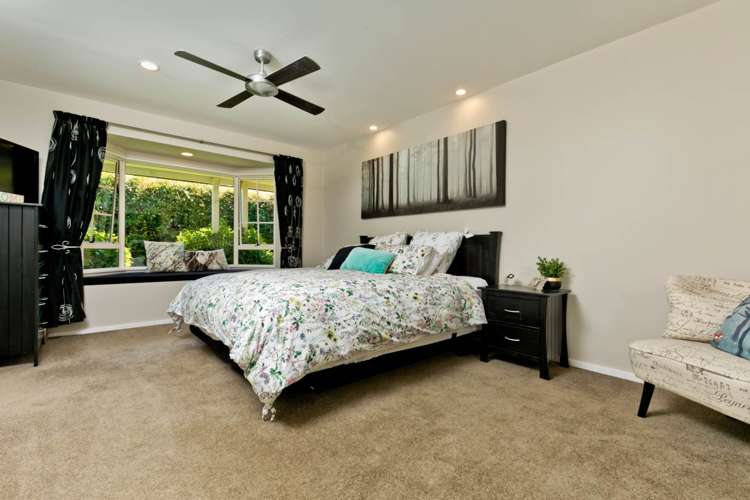 5 Kimberly Grove Greenhithe_12