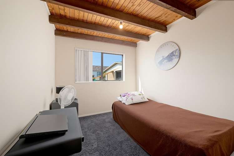 2 Raelene Place Massey_13