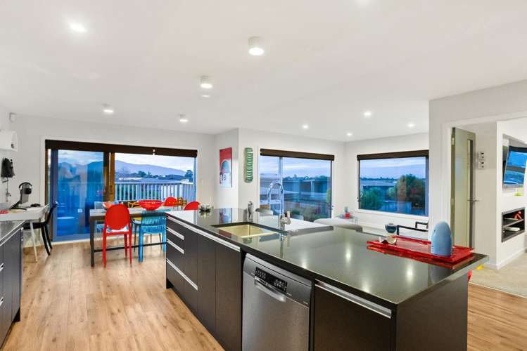 44 Simpson Crescent Raumati Beach_4