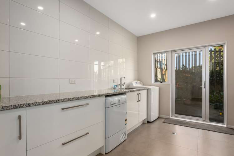 9 Lily Close Camborne_24