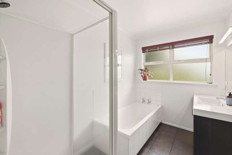 13 Grange Road Otumoetai_16