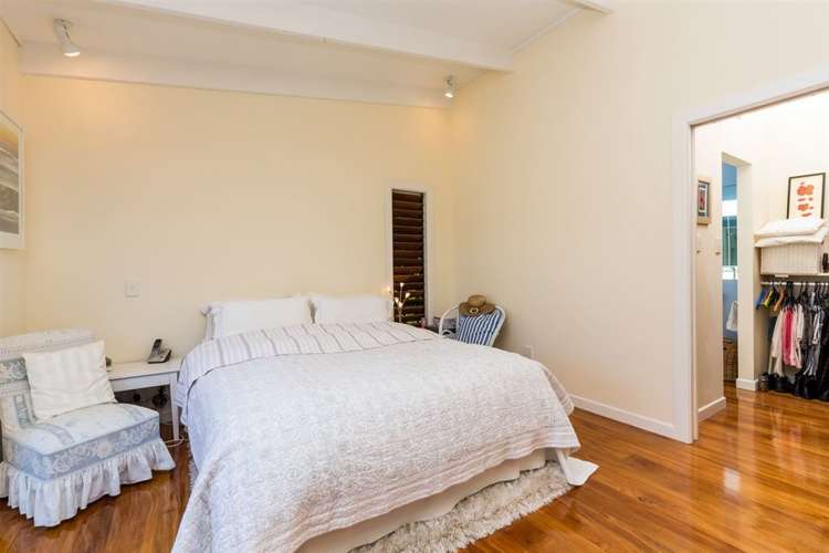 2/58 Beach Road Castor Bay_23