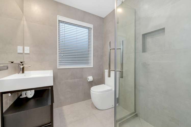 82B Moore Street Howick_24
