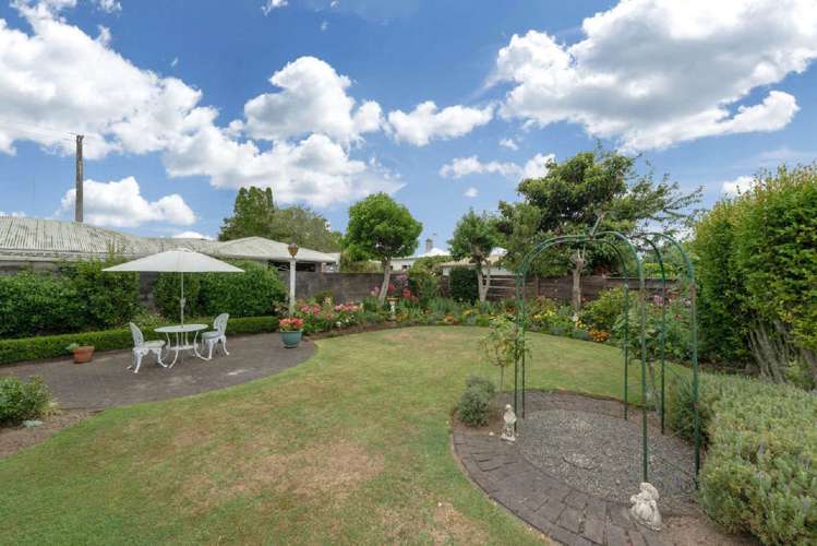 8 Sandringham Road Enderley_16