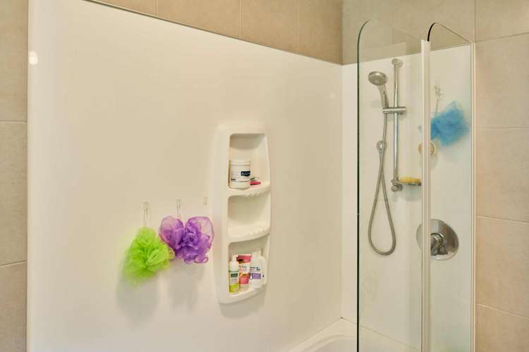 19 Holmes Grove Naenae_12