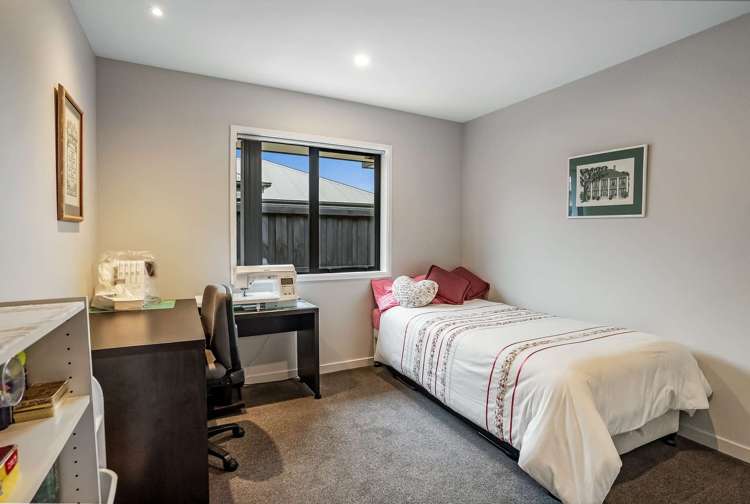 57 Sunline Avenue Lincoln_15