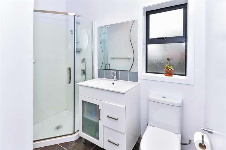 325 Massey Road Mangere East_10