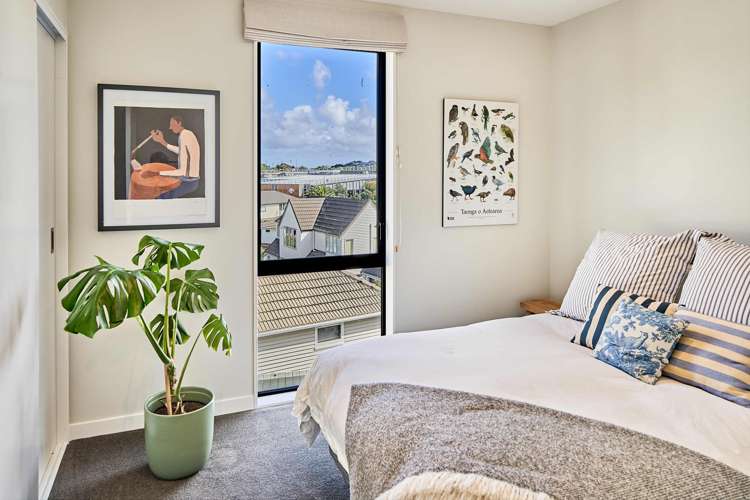 9/6 Oswald Crescent Paparangi_6