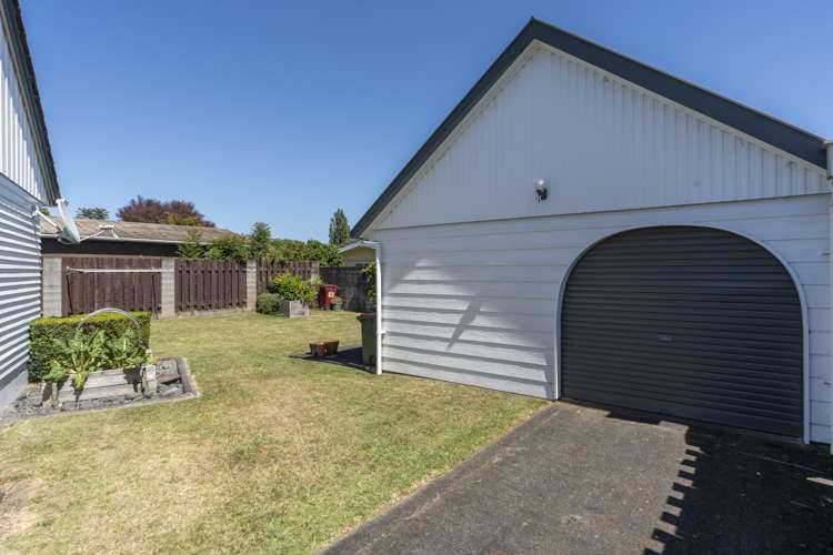 57 Garden Heights Avenue Glenview_18