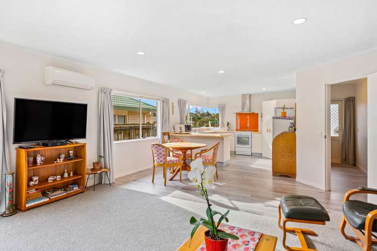 25 Villa Grove Paraparaumu_11