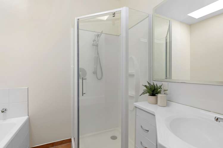 76A Wai-iti  Crescent Woburn_22