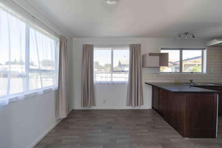 52 Karen Crescent Dinsdale_2