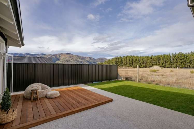105 Burdon Loop Lake Hawea_16