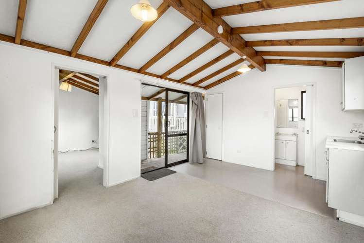 16 Achilles Crescent Narrow Neck_20