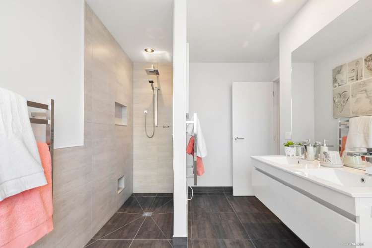 21 Lawrence Carter Drive Bombay_25